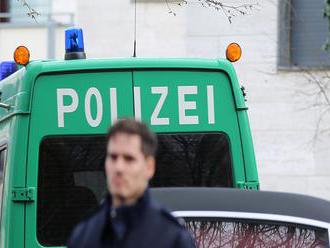 Muž v Nemecku zaútočil nožom na plný autobus