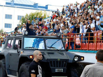 FOTO: Veľkolepý príchod. Šéf Maradona verí, že Brestu bude fandiť aj Lukašenko