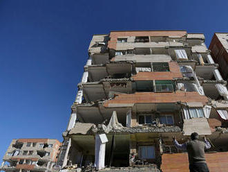 Zemetrasenie v Iráne so silou 5,9 stupňa zranilo skoro 130 ľudí