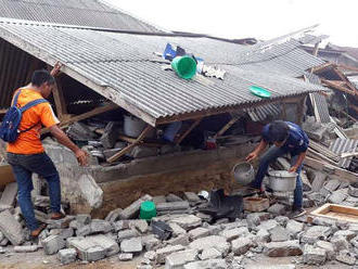 Počet obetí zemetrasenia v Indonézii stúpol na 16