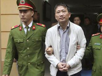Vo Vietname postavili pred súd magnáta a bývalého agenta za vyzradenie štátnych tajomstiev