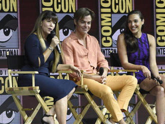 Krásna Gal Gadot na Comic-Cone: Ovácie fanúšikov a jej nádherné nohy!