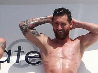 Messi vystavuje tehličky na jachte. A manželka? Tá bikiny radšej odmietla!