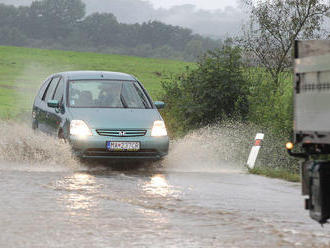 Intenzívne dažde poškodili viacero ciest v Žilinskom kraji