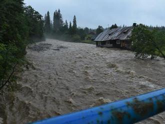 Situácia po povodniach vo Vysokých Tatrách je stabilizovaná: Veľká voda sa dnes môže vrátiť