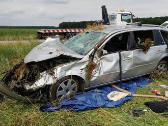 Hrozivá nehoda pri Senci: Vodič sa po náraze niekoľkokrát prevrátil, bol opitý na mol
