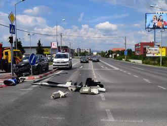 FOTO Polícia prosí o pomoc: Hľadajú svedkov minulotýždňovej nehody v Bratislave