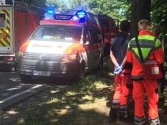 PRÁVE TERAZ Panika v Nemecku: Útočník dobodal ľudí v autobuse, 10 zranených