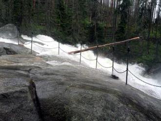 Bez pitnej vody ostali obyvatelia Tatranskej Kotliny i Ždiarania, môžu za to povodne