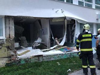Aktualizované: Výbuch v bratislavskej Vrakuni poškodil zdravotné stredisko, polícia hľadá príčinu ex