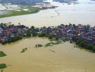 Povodne vo Vietname pripravili o život 20 ľudí, viacero ďalších je nezvestných