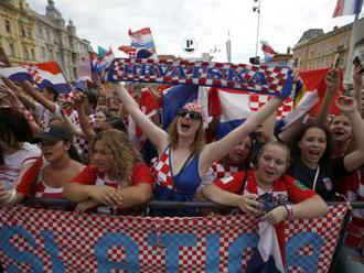 Video: Šialenstvo v Chorvátsku, fanúšikovia po MS vo futbale 2018 vítali futbalistov ako majstrov
