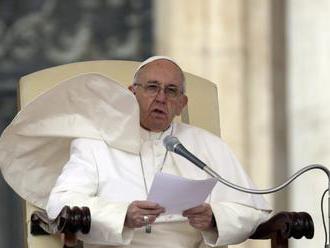 Pápež František považuje správanie sa kňazov v americkom štáte Pensylvánia za zločinné a trestuhodné