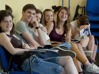 S lektormi z V.Británie sa cez prázdniny učilo angličtinu 60 žiakov