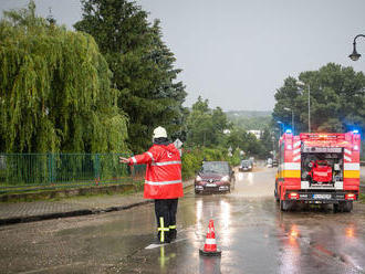 SHMÚ varuje pred búrkami na celom území Slovenska