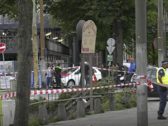 V Amsterdame zneškodnili muža útočiaceho nožom