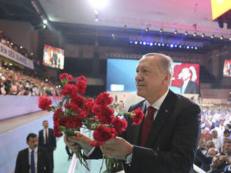 Erdogana opäť zvolili za šéfa Strany spravodlivosti a rozvoja