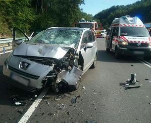 FOTO Hrozivo vyzerajúca nehoda v Kremnici: Motorka sa zrazila s autom