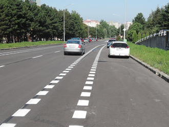FOTO Nespokojná Cyklokoalícia v Bratislave: Veľká kritika označenia pruhov v Lamači