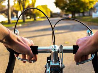 Alkohol miesto krvi: Cyklista vo Zvolenskej Slatine jazdil so šialenými 5,13 promile