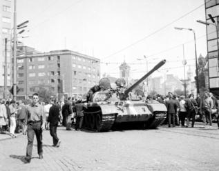 50. výročie vpádu vojsk Varšavskej zmluvy do ČSSR: Ľuďom sa s inváziou rúcal svet