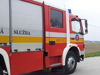 Požiar bytu vo Zvolene: Zasahovalo jedenásť hasičov, ľudí museli evakuovať