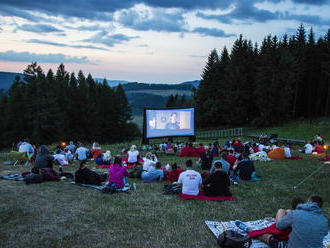 Premietanie filmu vo výške 769 metrov nad morom: FOTO Kopec Straník sa zmenil na letné kino