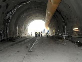 V tuneli Višňové prerazili prvú tunelovú rúru. Ukončenie výstavby sa posunie
