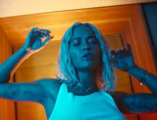 VIDEO: Rita Ora si v klipe Let You Love Me užíva divokú párty v Londýne
