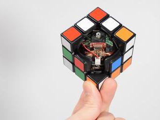 Rubikova kocka, ktorá sa zloží sama