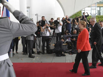 Zemana v Berlíně přijala Merkelová, jednají o EU, USA i Rusku