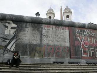 Repliku Berlínskeho múru umelcom mesto postaviť nepovolilo