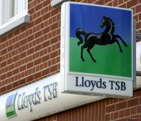 Zisk poisťovacieho trhu Lloyd's of London v 1. polroku prudko klesol