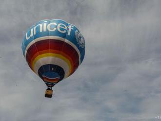 Teplovzdušný balón v Nemecku narazil do vedenia vysokého napätia