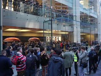 iPhone XS draws crowds to Apple stores, even after all these years     - CNET