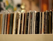 Prodej vinylových desek v marketu Discogs roste, na eBay stagnuje