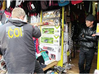 Podvodníci falšují oblečení, hračky, ale i kondomy