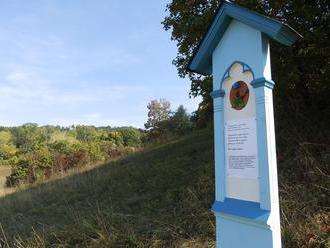 Na Trutnovsku odhalili pomník věnovaný vyhynulému hořci jarnímu