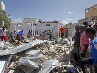 Video: Somálskom otriasla mohutná explózia, zrútila sa škola a niekoľko ľudí je zranených  