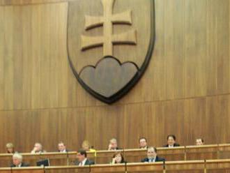 Parlament prelomil veto prezidenta Kisku k odposluchom