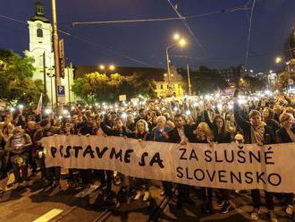 Tisíce ľudí žiadajú v Bratislave 'slušné Slovensko'