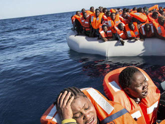 Španieli zachránili 466 migrantov, niekoľko ďalších zomrelo pri pobreží Turecka