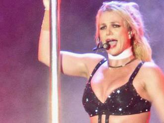 Koncert ako dráždivá striptízová šou! Britney Spears sa predviedla aj pri tyči