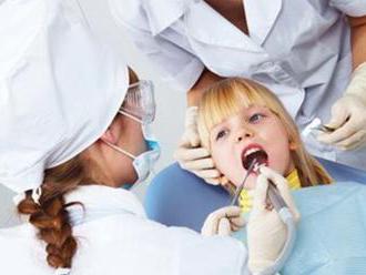 Strava bohatá na sacharidy spôsobuje zubné kazy