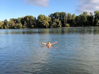 Neodradilo ho ani chladné počasie: VIDEO Fico plával v Dunaji, je to fantázia