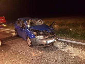 Nočný zásah hasičov v Bratislave: Dopravná nehoda na Štefánikovej ulici