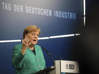 Hodená rukavica Therese Mayovej: Británia by sa mala spamätať, tvrdí Merkelová