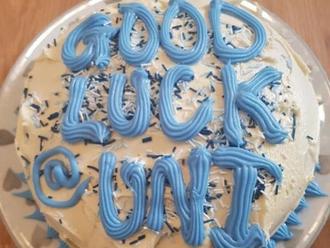 FOTO Mama upiekla synovi pred odchodom na univerzitu tortu: Vďaka skrytej vulgárnosti je hitom