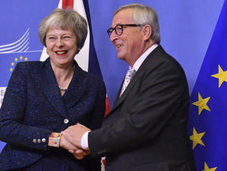 Mayová kvůli brexitu mluvila po telefonu s Junckerem i Tuskem