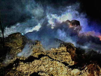U obce Litobratřice hořel návěs s balíky slámy